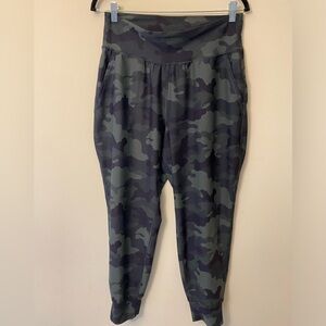 Women’s Old Navy Size L joggers